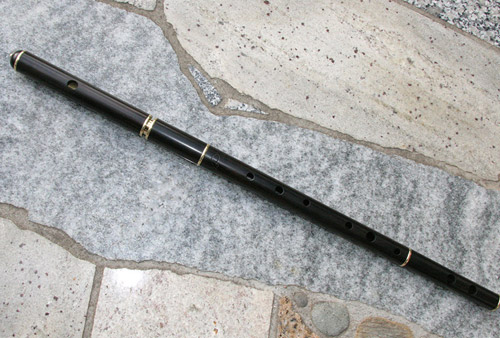 Flute Irlandaise argentée ou noire dorée - Instruments traditionnels -  Boutique - ANGEL MUSIC CAMBRAI
